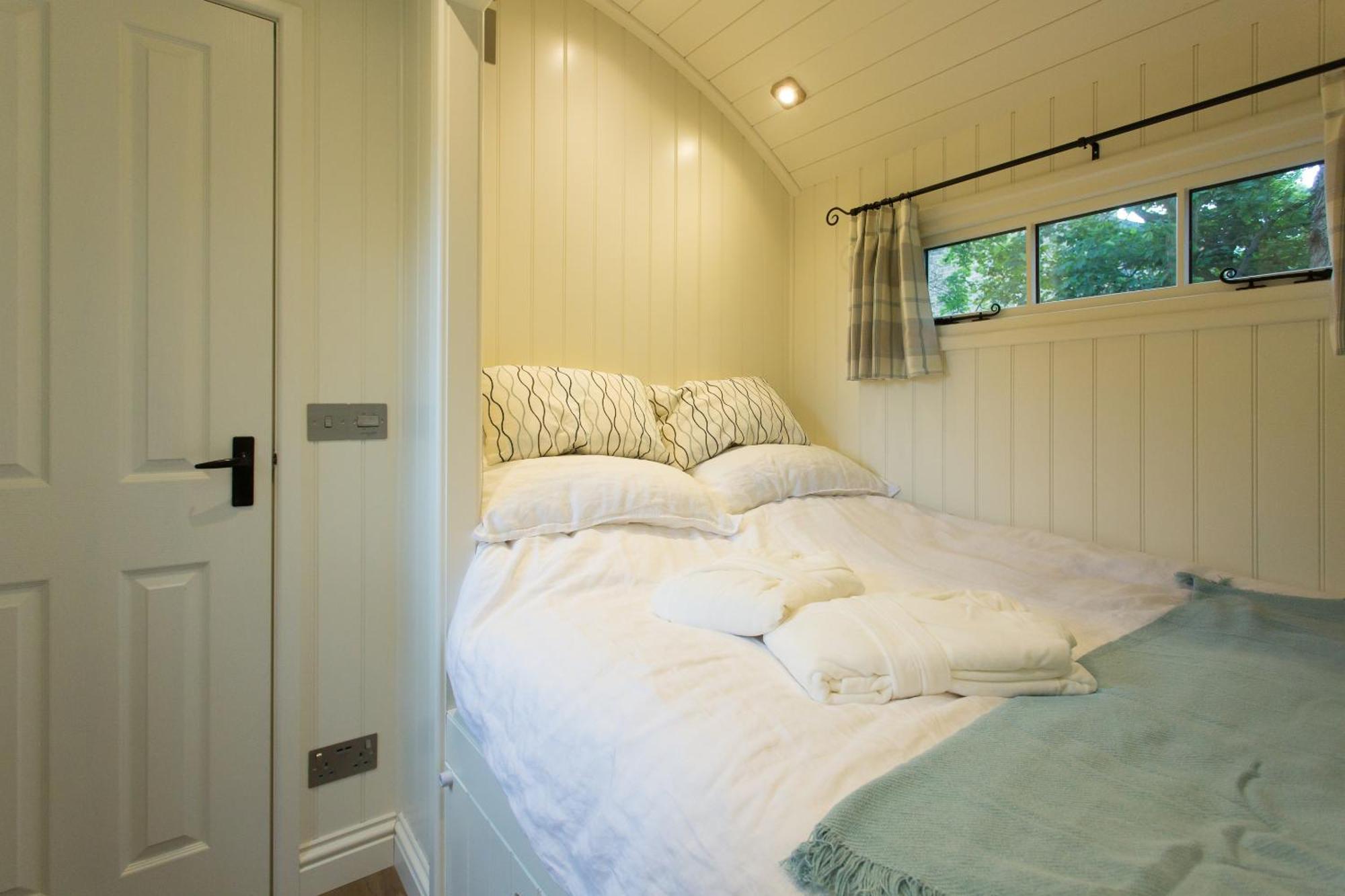 The Bailey Shepherd'S Hut And Holiday Cottage Skipton Eksteriør billede